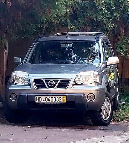 Серый Ниссан ИксТрейл, объемом двигателя 2.1 л и пробегом 119 тыс. км за 3500 $, фото 1 на Automoto.ua