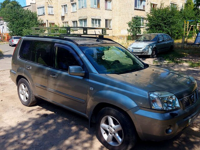 Сірий Ніссан ІксТрейл, об'ємом двигуна 2 л та пробігом 305 тис. км за 5200 $, фото 1 на Automoto.ua