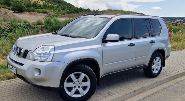 Серый Ниссан ИксТрейл, объемом двигателя 2 л и пробегом 1 тыс. км за 2267 $, фото 1 на Automoto.ua