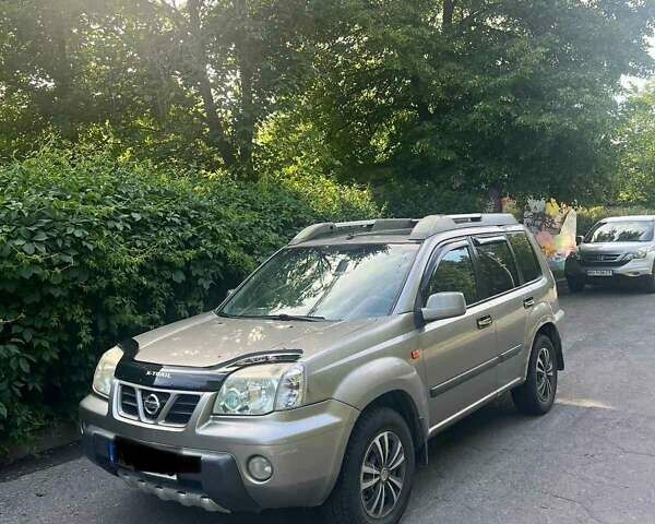 Сірий Ніссан ІксТрейл, об'ємом двигуна 2.2 л та пробігом 456 тис. км за 3100 $, фото 1 на Automoto.ua