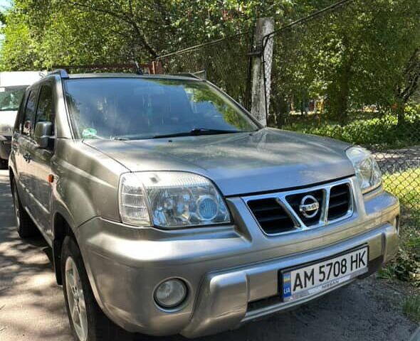 Серый Ниссан ИксТрейл, объемом двигателя 2.2 л и пробегом 281 тыс. км за 6000 $, фото 1 на Automoto.ua