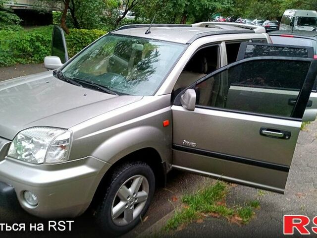 Серый Ниссан ИксТрейл, объемом двигателя 2.2 л и пробегом 393 тыс. км за 6300 $, фото 1 на Automoto.ua