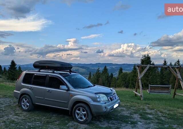 Серый Ниссан ИксТрейл, объемом двигателя 2.5 л и пробегом 193 тыс. км за 6500 $, фото 1 на Automoto.ua