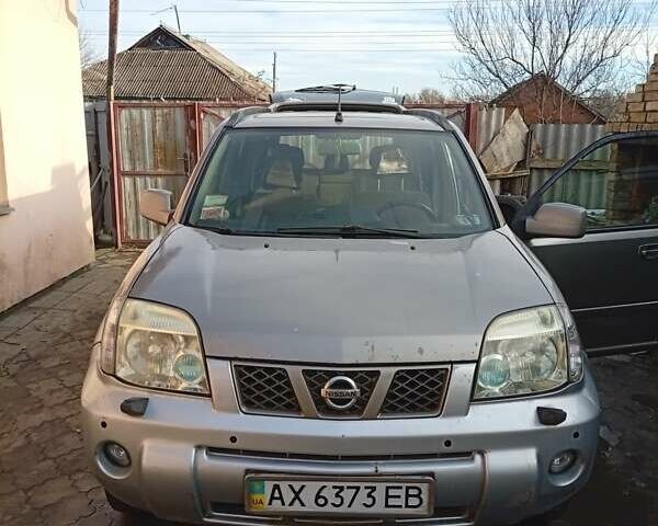 Серый Ниссан ИксТрейл, объемом двигателя 2.49 л и пробегом 240 тыс. км за 5800 $, фото 1 на Automoto.ua