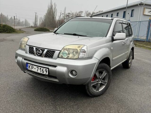 Сірий Ніссан ІксТрейл, об'ємом двигуна 2.2 л та пробігом 280 тис. км за 2950 $, фото 1 на Automoto.ua