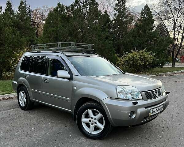 Сірий Ніссан ІксТрейл, об'ємом двигуна 2 л та пробігом 312 тис. км за 5300 $, фото 1 на Automoto.ua