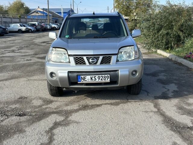 Сірий Ніссан ІксТрейл, об'ємом двигуна 2.2 л та пробігом 343 тис. км за 3900 $, фото 1 на Automoto.ua