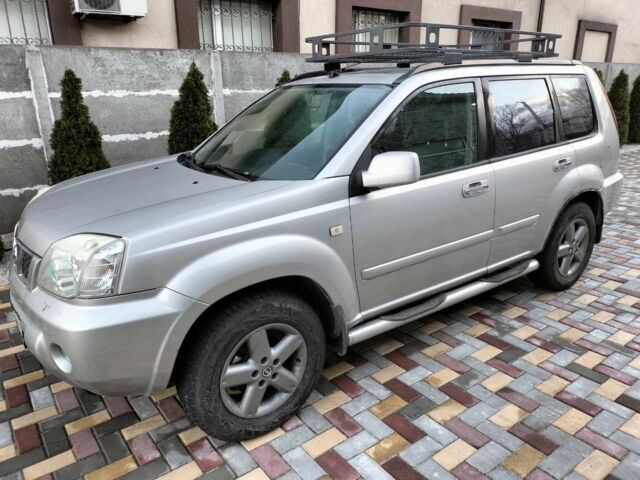 Серый Ниссан ИксТрейл, объемом двигателя 2.2 л и пробегом 309 тыс. км за 3700 $, фото 1 на Automoto.ua