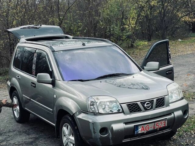 Серый Ниссан ИксТрейл, объемом двигателя 2.2 л и пробегом 298 тыс. км за 3300 $, фото 1 на Automoto.ua