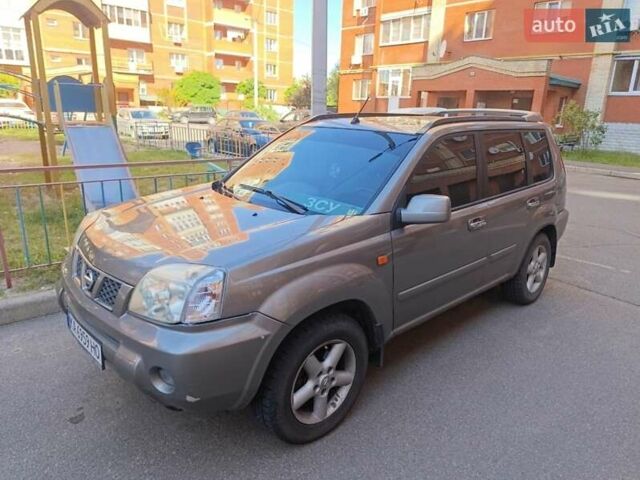 Серый Ниссан ИксТрейл, объемом двигателя 2.2 л и пробегом 345 тыс. км за 6800 $, фото 1 на Automoto.ua