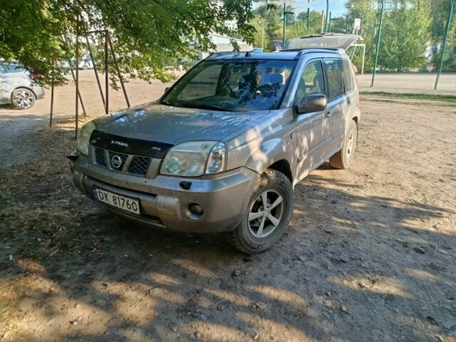 Серый Ниссан ИксТрейл, объемом двигателя 2.2 л и пробегом 230 тыс. км за 3000 $, фото 1 на Automoto.ua