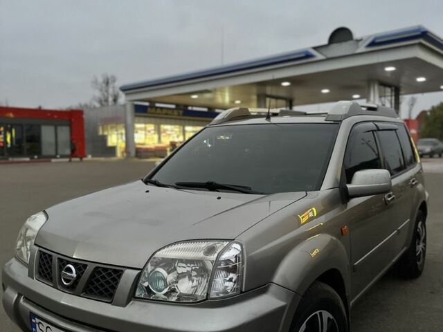 Серый Ниссан ИксТрейл, объемом двигателя 2.2 л и пробегом 415 тыс. км за 2500 $, фото 1 на Automoto.ua