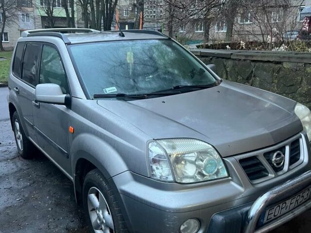 Сірий Ніссан ІксТрейл, об'ємом двигуна 2.2 л та пробігом 300 тис. км за 3799 $, фото 1 на Automoto.ua