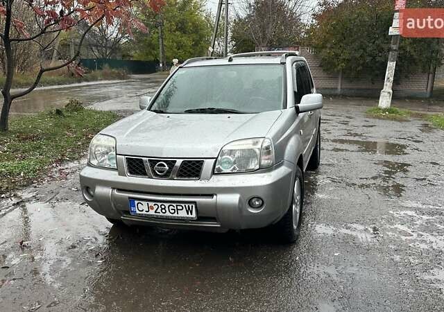 Серый Ниссан ИксТрейл, объемом двигателя 2.2 л и пробегом 391 тыс. км за 5000 $, фото 1 на Automoto.ua