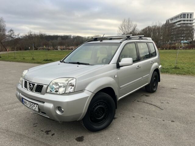 Серый Ниссан ИксТрейл, объемом двигателя 2.2 л и пробегом 249 тыс. км за 3966 $, фото 1 на Automoto.ua