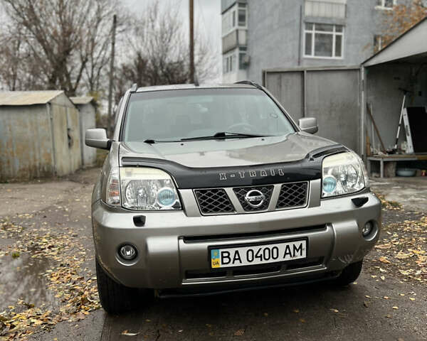 Серый Ниссан ИксТрейл, объемом двигателя 2 л и пробегом 170 тыс. км за 7400 $, фото 1 на Automoto.ua