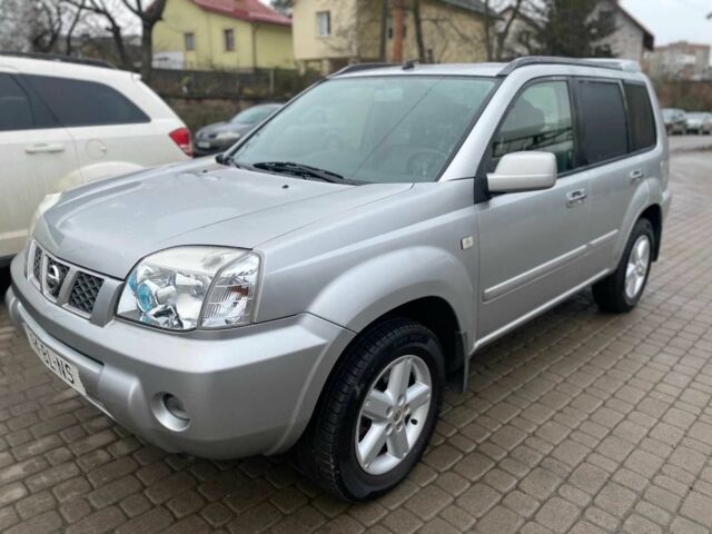 Серый Ниссан ИксТрейл, объемом двигателя 2.2 л и пробегом 272 тыс. км за 4500 $, фото 1 на Automoto.ua