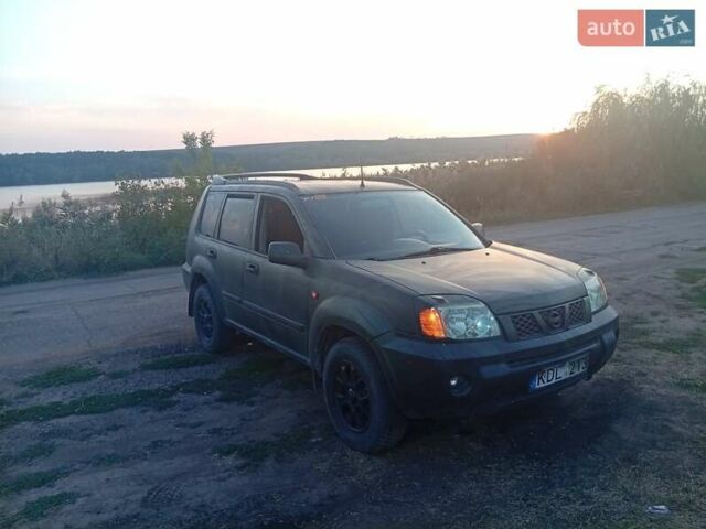 Серый Ниссан ИксТрейл, объемом двигателя 2.2 л и пробегом 357 тыс. км за 3500 $, фото 1 на Automoto.ua