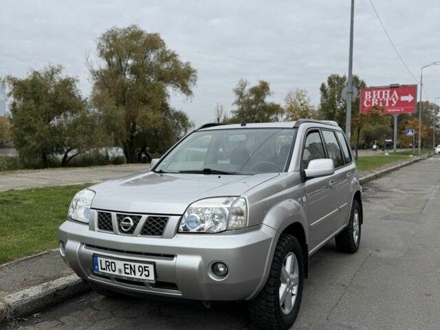 Серый Ниссан ИксТрейл, объемом двигателя 2.2 л и пробегом 313 тыс. км за 4400 $, фото 1 на Automoto.ua