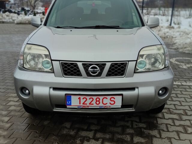 Серый Ниссан ИксТрейл, объемом двигателя 0 л и пробегом 353 тыс. км за 3850 $, фото 1 на Automoto.ua