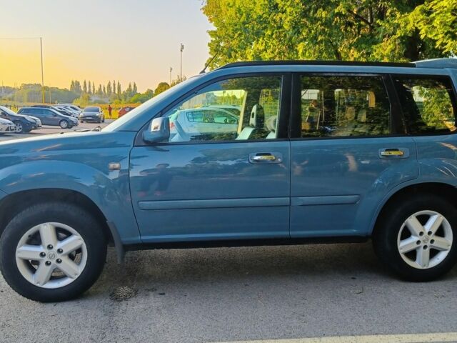 Серый Ниссан ИксТрейл, объемом двигателя 2 л и пробегом 312 тыс. км за 7200 $, фото 1 на Automoto.ua