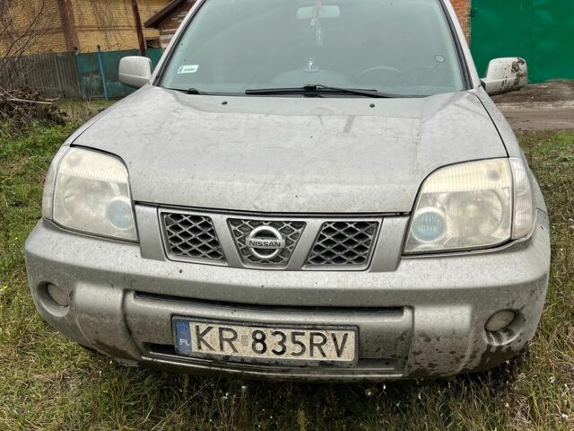 Серый Ниссан ИксТрейл, объемом двигателя 2.2 л и пробегом 350 тыс. км за 2300 $, фото 1 на Automoto.ua