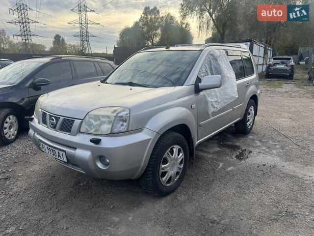 Серый Ниссан ИксТрейл, объемом двигателя 2.5 л и пробегом 250 тыс. км за 3899 $, фото 1 на Automoto.ua