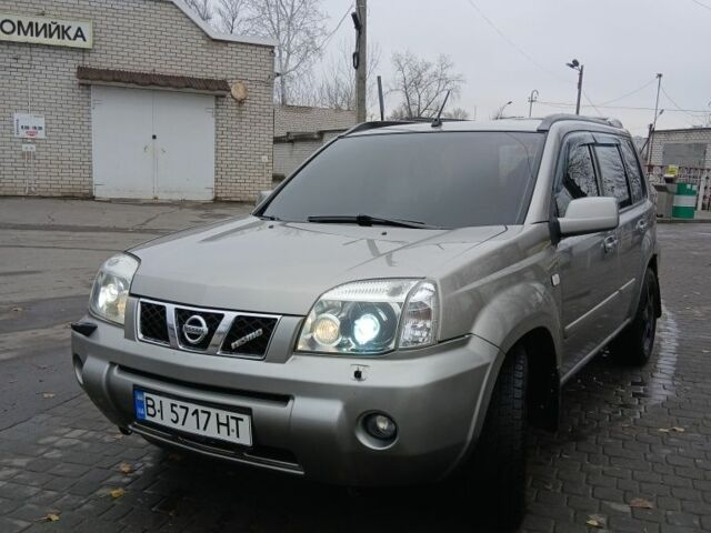 Серый Ниссан ИксТрейл, объемом двигателя 2.2 л и пробегом 302 тыс. км за 5199 $, фото 1 на Automoto.ua