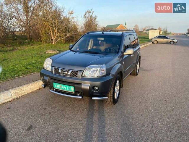 Серый Ниссан ИксТрейл, объемом двигателя 2.2 л и пробегом 337 тыс. км за 4700 $, фото 1 на Automoto.ua