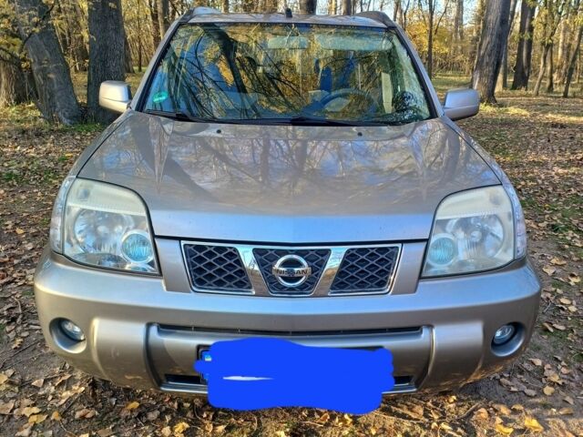 Сірий Ніссан ІксТрейл, об'ємом двигуна 2.2 л та пробігом 313 тис. км за 4500 $, фото 1 на Automoto.ua