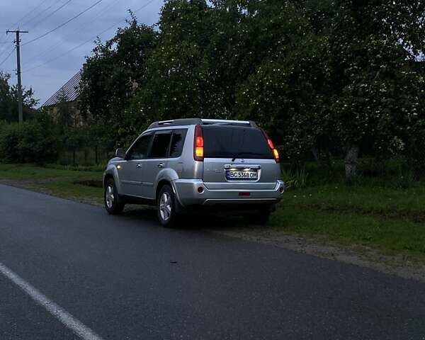 Серый Ниссан ИксТрейл, объемом двигателя 2.49 л и пробегом 261 тыс. км за 5700 $, фото 1 на Automoto.ua