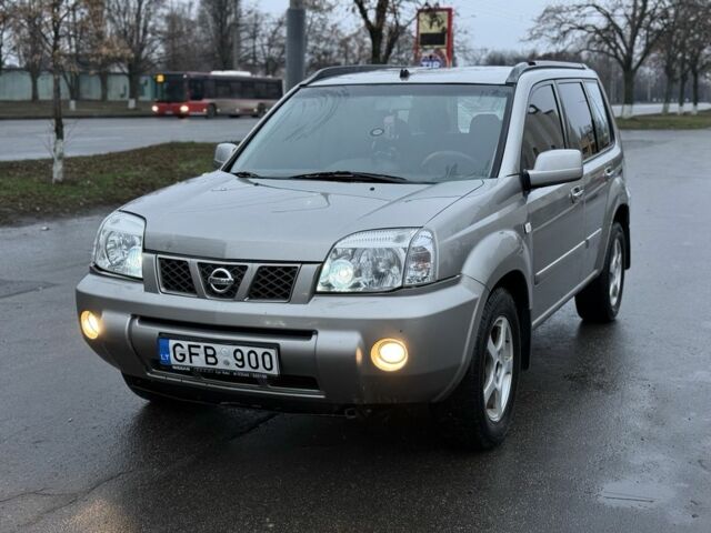 Серый Ниссан ИксТрейл, объемом двигателя 2.2 л и пробегом 288 тыс. км за 3600 $, фото 1 на Automoto.ua