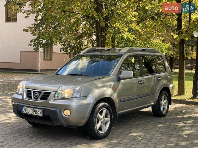 Сірий Ніссан ІксТрейл, об'ємом двигуна 2.2 л та пробігом 300 тис. км за 3350 $, фото 1 на Automoto.ua