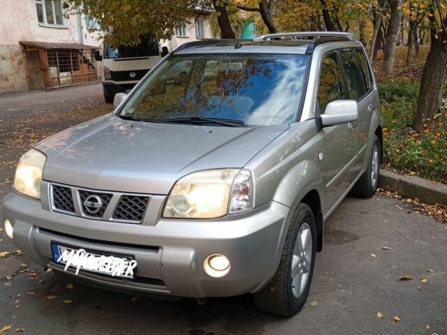 Серый Ниссан ИксТрейл, объемом двигателя 0 л и пробегом 300 тыс. км за 3250 $, фото 1 на Automoto.ua