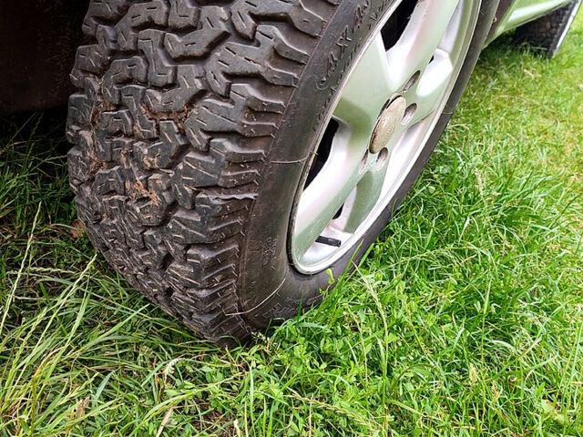 Сірий Ніссан ІксТрейл, об'ємом двигуна 2.2 л та пробігом 200 тис. км за 2500 $, фото 1 на Automoto.ua