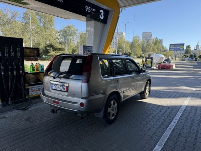 Серый Ниссан ИксТрейл, объемом двигателя 2.2 л и пробегом 308 тыс. км за 3600 $, фото 1 на Automoto.ua