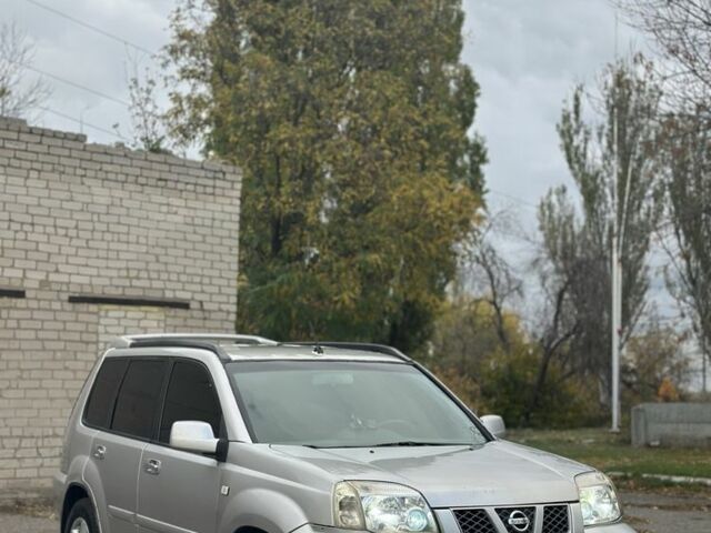 Серый Ниссан ИксТрейл, объемом двигателя 2.2 л и пробегом 250 тыс. км за 3500 $, фото 1 на Automoto.ua