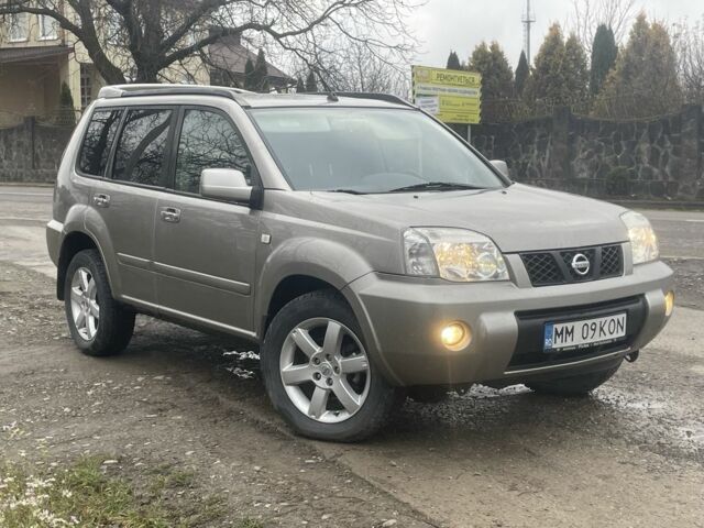 Серый Ниссан ИксТрейл, объемом двигателя 2.2 л и пробегом 300 тыс. км за 3350 $, фото 1 на Automoto.ua