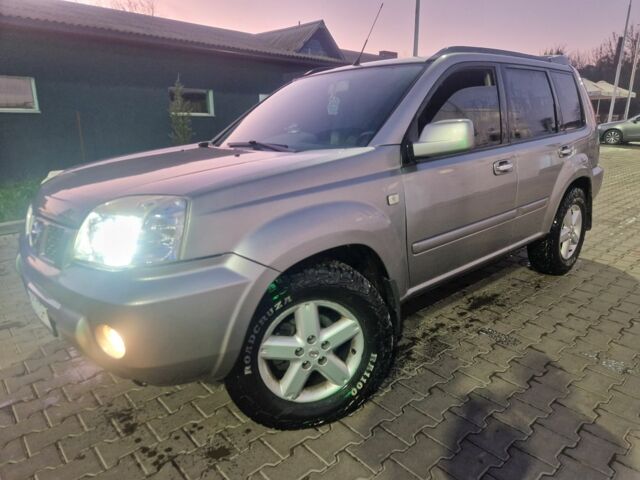 Серый Ниссан ИксТрейл, объемом двигателя 2.2 л и пробегом 238 тыс. км за 4500 $, фото 1 на Automoto.ua