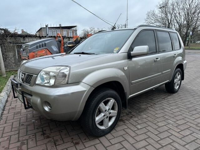 Сірий Ніссан ІксТрейл, об'ємом двигуна 2.2 л та пробігом 258 тис. км за 3800 $, фото 1 на Automoto.ua