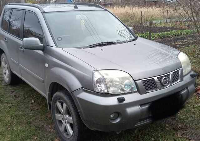 Серый Ниссан ИксТрейл, объемом двигателя 2.2 л и пробегом 200 тыс. км за 2300 $, фото 1 на Automoto.ua