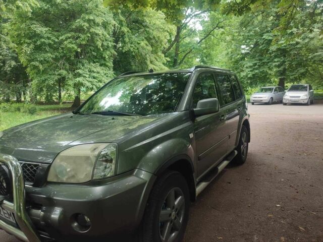 Серый Ниссан ИксТрейл, объемом двигателя 2.2 л и пробегом 300 тыс. км за 4900 $, фото 1 на Automoto.ua