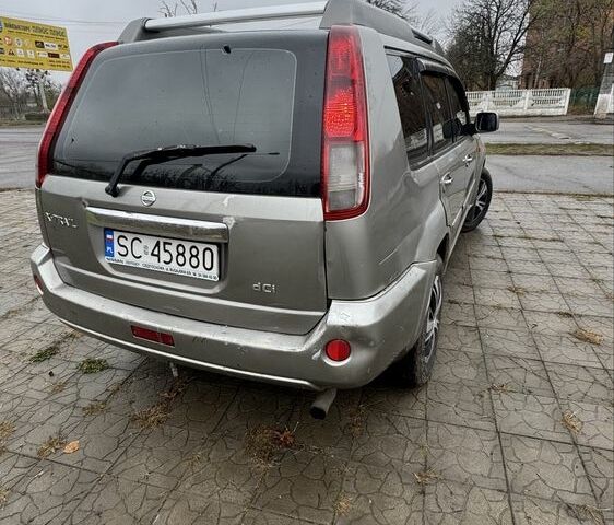 Сірий Ніссан ІксТрейл, об'ємом двигуна 2.2 л та пробігом 415 тис. км за 2380 $, фото 1 на Automoto.ua