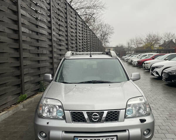 Серый Ниссан ИксТрейл, объемом двигателя 2 л и пробегом 208 тыс. км за 6600 $, фото 1 на Automoto.ua