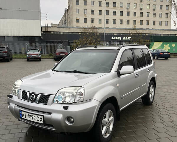 Серый Ниссан ИксТрейл, объемом двигателя 2 л и пробегом 192 тыс. км за 6600 $, фото 1 на Automoto.ua