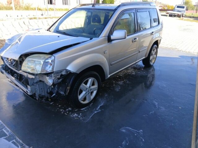 Серый Ниссан ИксТрейл, объемом двигателя 0 л и пробегом 200 тыс. км за 2100 $, фото 1 на Automoto.ua