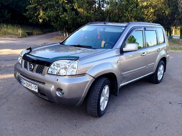 Серый Ниссан ИксТрейл, объемом двигателя 2 л и пробегом 240 тыс. км за 4200 $, фото 1 на Automoto.ua