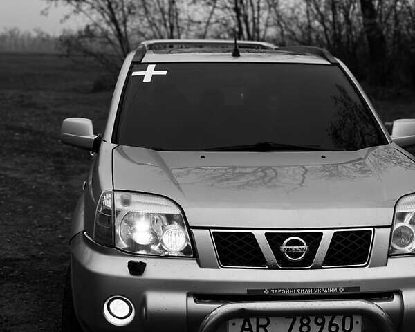 Серый Ниссан ИксТрейл, объемом двигателя 2.2 л и пробегом 344 тыс. км за 4500 $, фото 1 на Automoto.ua