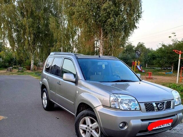 Серый Ниссан ИксТрейл, объемом двигателя 2 л и пробегом 214 тыс. км за 6585 $, фото 1 на Automoto.ua