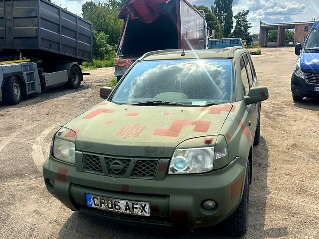 Серый Ниссан ИксТрейл, объемом двигателя 2.2 л и пробегом 252 тыс. км за 1300 $, фото 1 на Automoto.ua